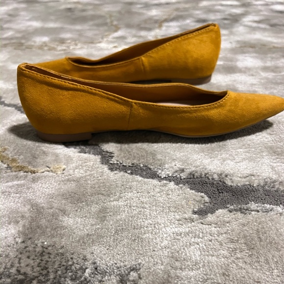 Mustard colored flats - Picture 2 of 5